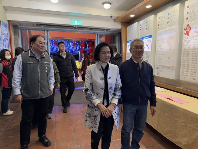 遭停職首度回縣府參與圍爐 林姿妙：力拚二審無罪 | 華視新聞