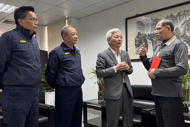 警署長慰問緝毒殉職所長遺眷 表達英勇守護敬意 | 華視新聞