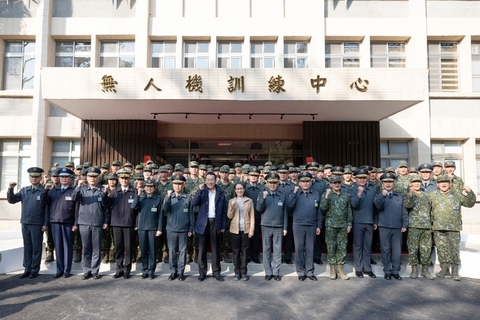 副總統赴陸軍無人機中心 期勉接軌國際強化防衛能量