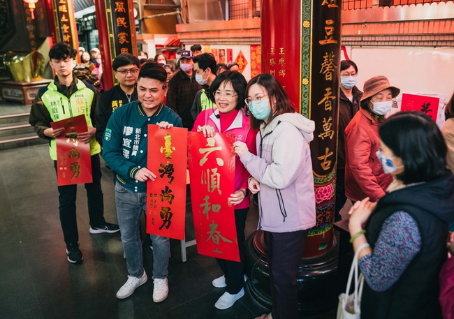 新北樹林發總統春聯 蘇巧慧：會努力照顧更多人 | 華視新聞