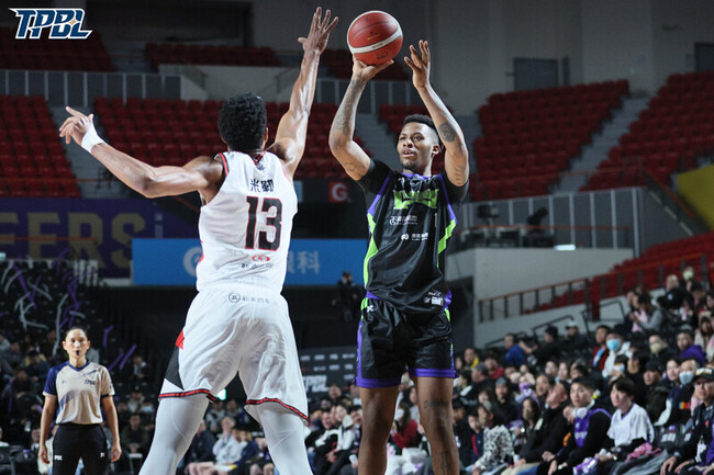 TPBL努利處女秀破紀錄轟41分 攻城獅終止5連敗 | 華視新聞
