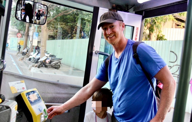 擁永久居留者同享台中公車優惠 外國人讚人情味濃 | 華視新聞