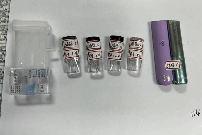 高雄男騎士違停神情閃爍 盤查起出4瓶喪屍煙彈送辦 | 華視新聞