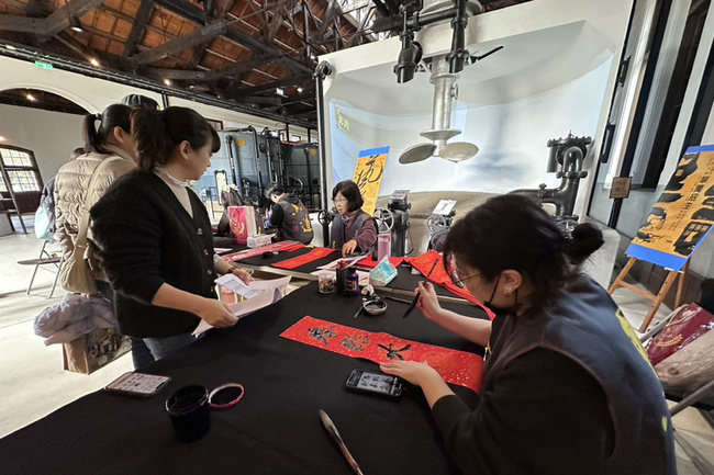 台南水道博物館迎年節 送春聯並體驗植物上板 | 華視新聞