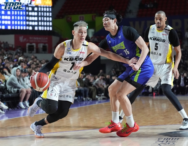 TPBL林書豪準大三元 國王克服22分落後逆轉攻城獅 | 華視新聞