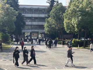 學測數學B中間偏易 考生：閱讀題較少觀念運用多