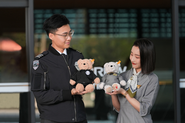 星宇航空新周邊商品 機師熊、空服熊可愛登場 | 華視新聞