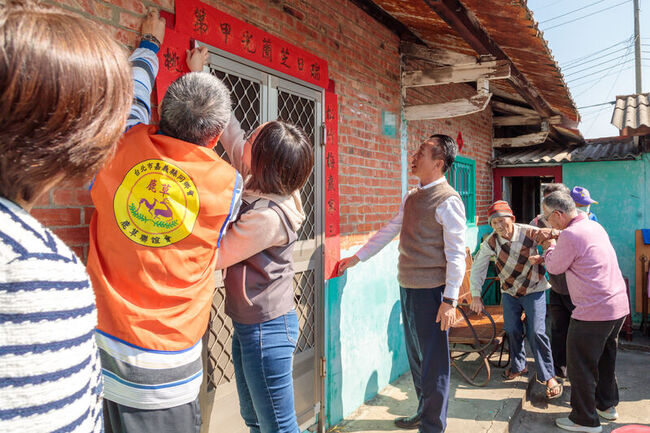 嘉縣春節關懷訪視 送上保暖物品讓獨居長輩暖心暖身 | 華視新聞