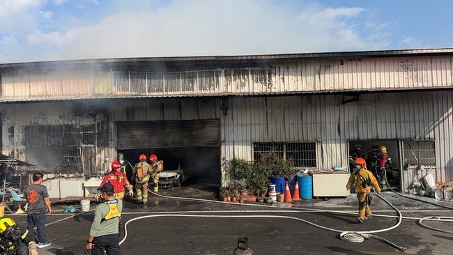 屏東九如鄉鐵皮屋火警  母女及時逃生將安置 | 華視新聞
