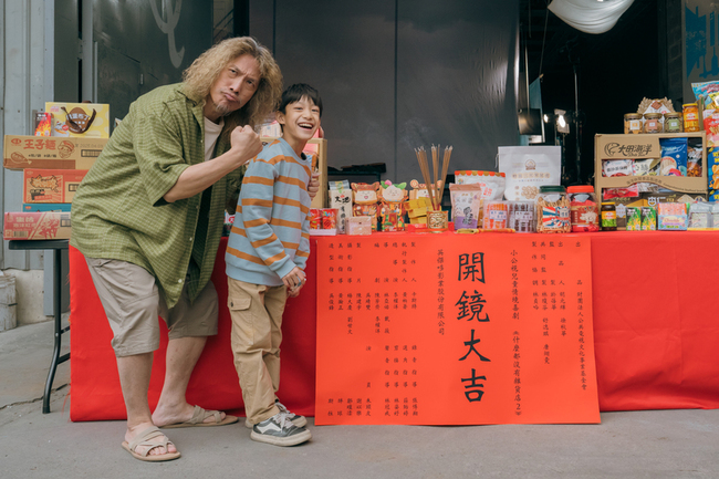 朱頭皮飾演雜貨店老闆 回憶阿公叫貨江蕙錄音帶 | 華視新聞