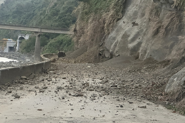 嘉義地震後土石崩落路面 曾文水庫震度5弱休園1天 | 華視新聞