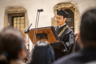 捷克理工大學頒授陳伯奇榮譽博士  肯定半導體貢獻