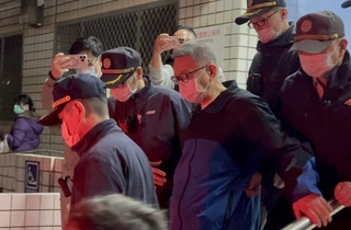 柯文哲獲准戒護至台大新竹分院探視父親