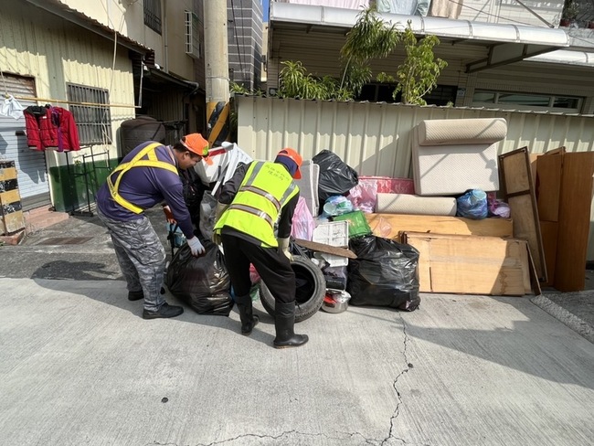 年終大掃除 高市環保局加強清運大型家具至27日 | 華視新聞