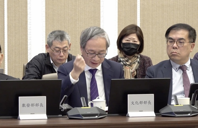 預算被砍 李遠哽咽：台灣文化胚胎在關鍵時刻遭毒手 | 華視新聞