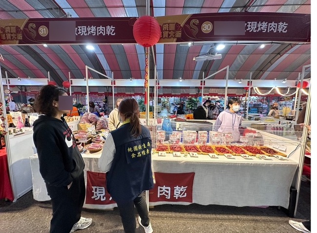 桃園年貨大街肉乾藏鋼絲劃傷人  市府稽查促改正 | 華視新聞