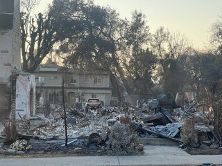 洛杉磯野火災後面臨降雨 市府加強防範土石流