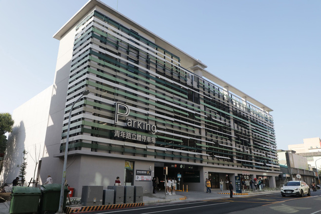 台南東區青年路立體停車場啟用 兼居民生活場域 | 華視新聞