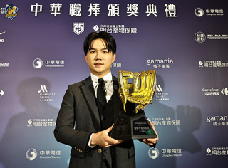 兄弟簽中線主力江坤宇10年約 領隊：代表1個世代