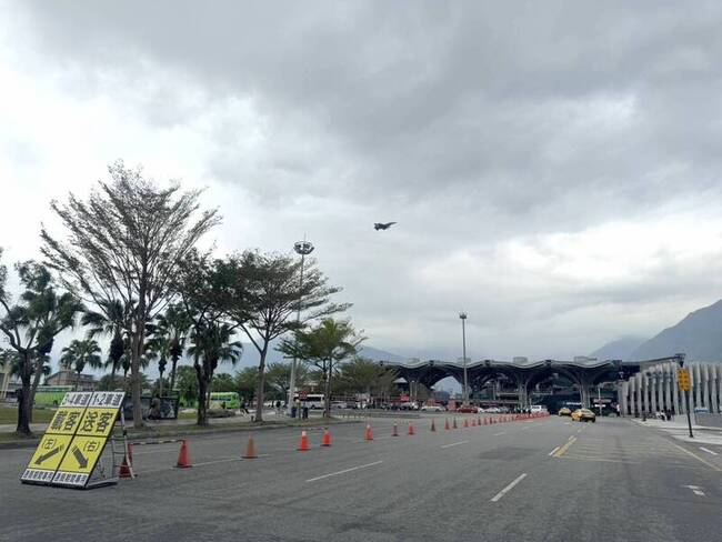 花蓮迎春節車流 東大門夜市等景點路段增警力疏導 | 華視新聞