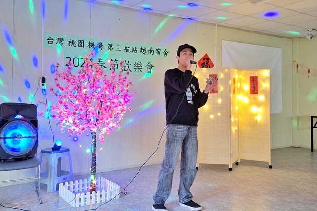 桃園機場移工台灣過年  歌唱、競技度佳節 | 華視新聞