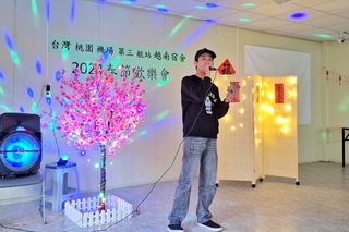 桃園機場移工台灣過年  歌唱、競技度佳節