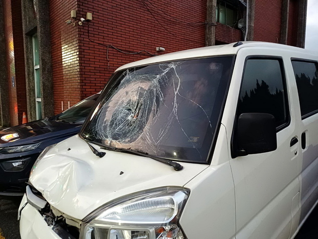 94歲翁新北淡水過馬路遭撞死 駕駛移送法辦 | 華視新聞