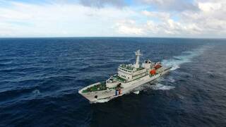 海巡艦艇圍爐守歲 鳴號笛、報停進港成小確幸