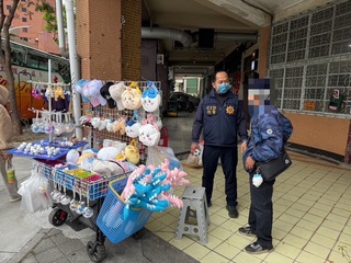 男違規擺攤賣未授權吉伊卡哇 遭高市警開罰函送