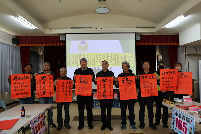 春聯揮毫結合反詐 連江縣警局瞄準2大族群宣導 | 華視新聞