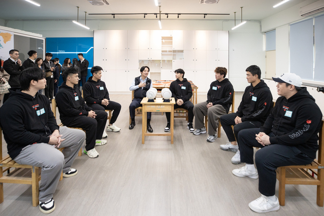 為何愛看棒球 賴總統：上不了球場只好在家看 | 華視新聞