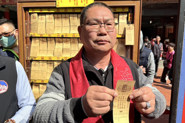 南鯤鯓代天府抽國運籤 與2017年同一張 | 華視新聞