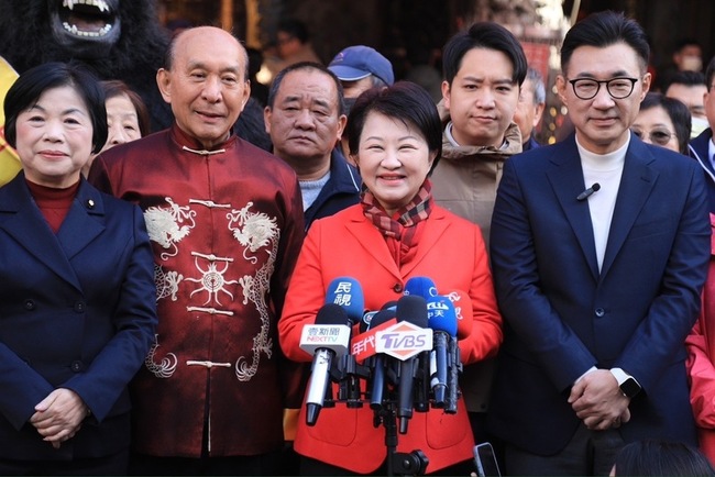 逢甲夜市送美食給黃仁勳 盧秀燕：不讓他空手而歸 | 華視新聞