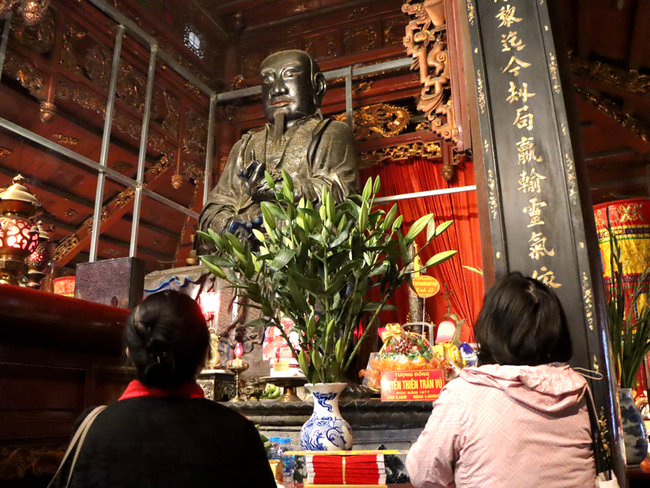 越南人初一到寺廟祈福 香油錢怎麼捐看面額大小 | 華視新聞