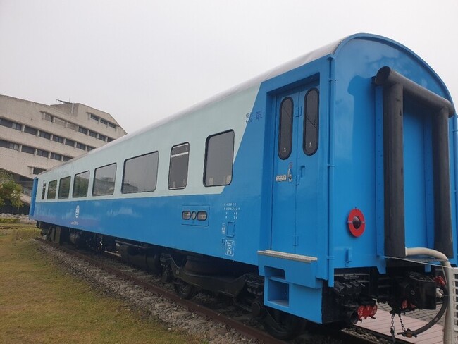 春遊潮鐵 搭遊園小火車賞公共藝術 | 華視新聞