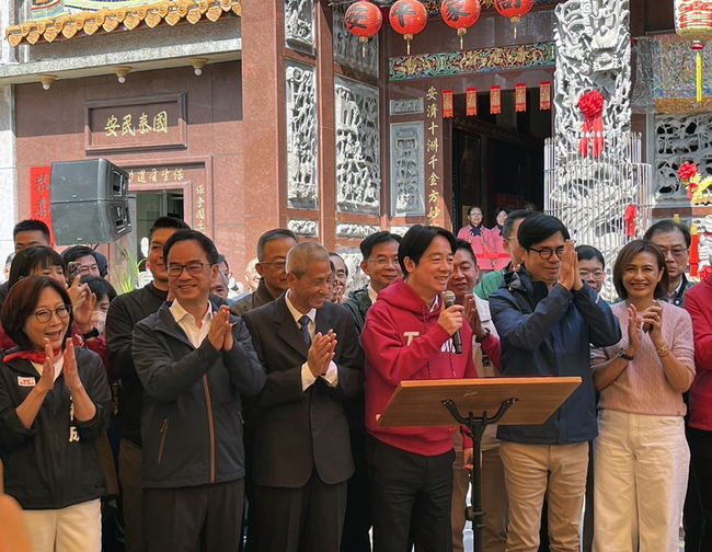 ㄞ賴總統大年初二高雄發福袋  籲團結讓台灣更安全 | 華視新聞