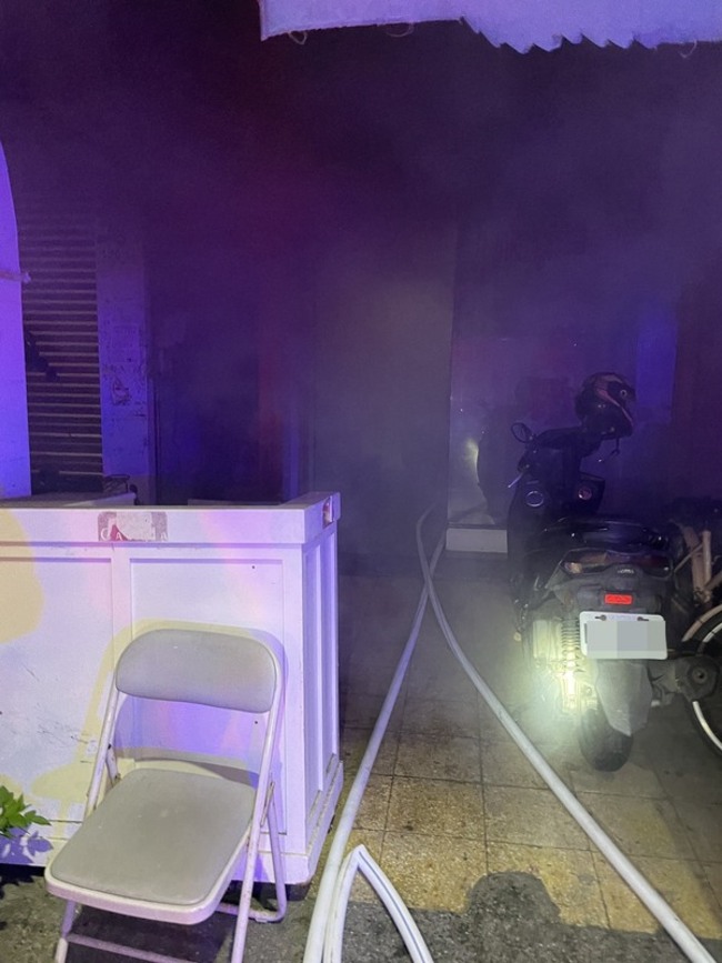 高雄苓雅區公寓地下室清晨起火 7旬翁送醫不治 | 華視新聞