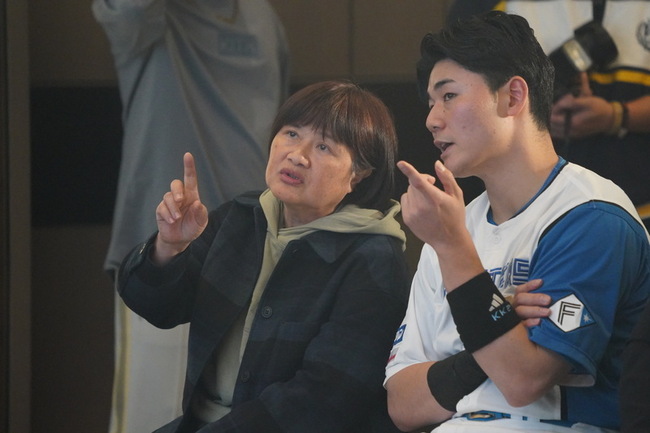 最強日文翻譯李淑芳經驗談 棒球賽口譯與時間賽跑 | 華視新聞