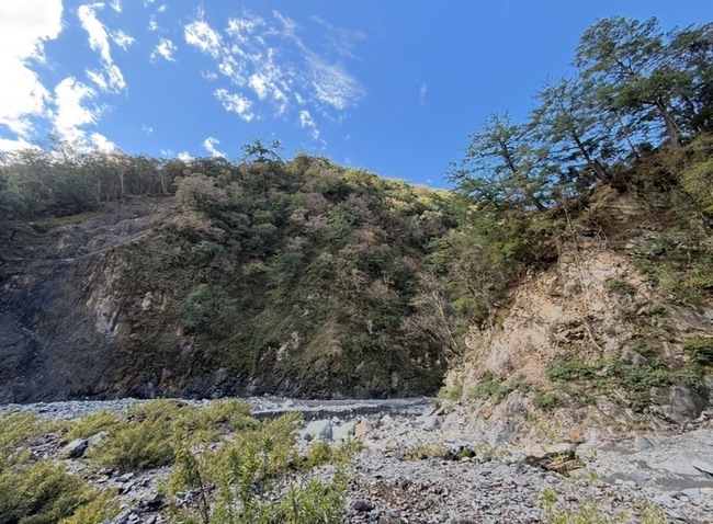 高雄山區溪水暴漲4件求援 9人脫困、12人持續搜救 | 華視新聞
