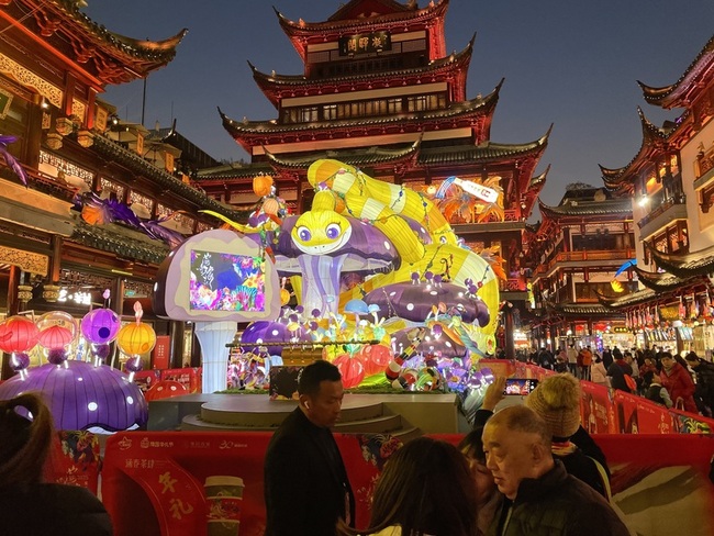 上海豫園燈會30週年金蛇獻瑞 無免費檔期引發不滿 | 華視新聞