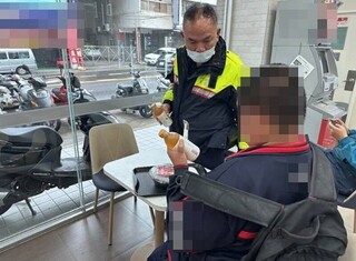 南投少年搭車到台中找母 警助安置讓2人重逢