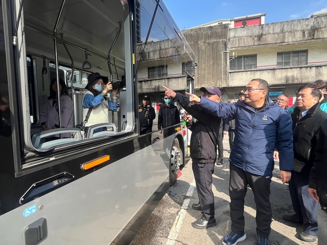 新北公車運價調升搭車票價不變 駕駛員加薪8千元 | 華視新聞