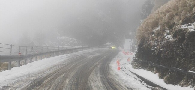 合歡山降雪結冰 台14甲翠峰至大禹嶺夜間封閉 | 華視新聞