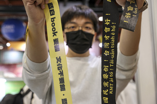 「A編工事中」書展發抗議預算布條 盼喚起民眾關注