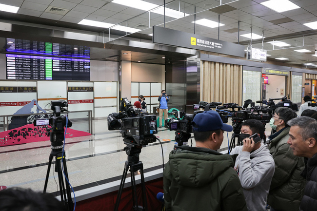 S媽未現身機場 小S經紀人發聲明：返台不對外公開 | 華視新聞