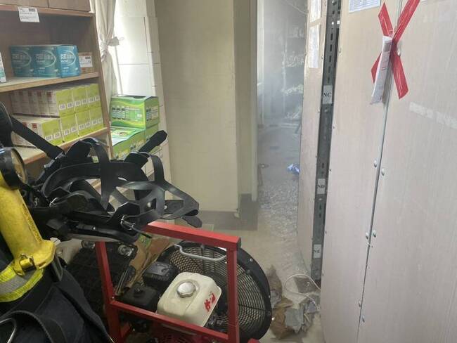 屏東東港輔英醫院資材室火警 已熄滅無人傷亡 | 華視新聞