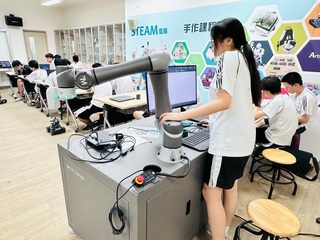 高中引入智慧製造課程 AI、物聯網都能接觸