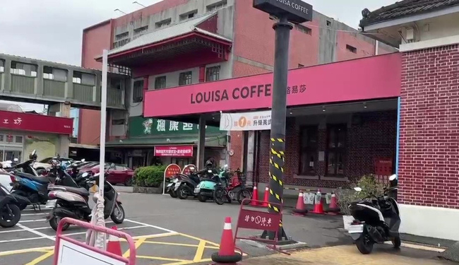 民眾在門市收罷免文件 咖啡店謝絕政治活動 | 華視新聞