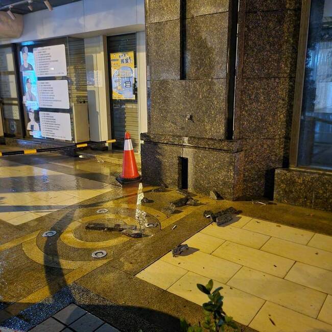 竹北天坑建案復工惹議  社區批鄰損、賠償未解決 | 華視新聞