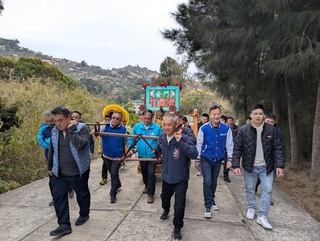 金門天震堂扛輦登太武山  盼各路神明共襄盛舉